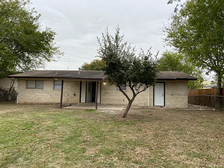 7727 Gallop Dr — Photo 3
