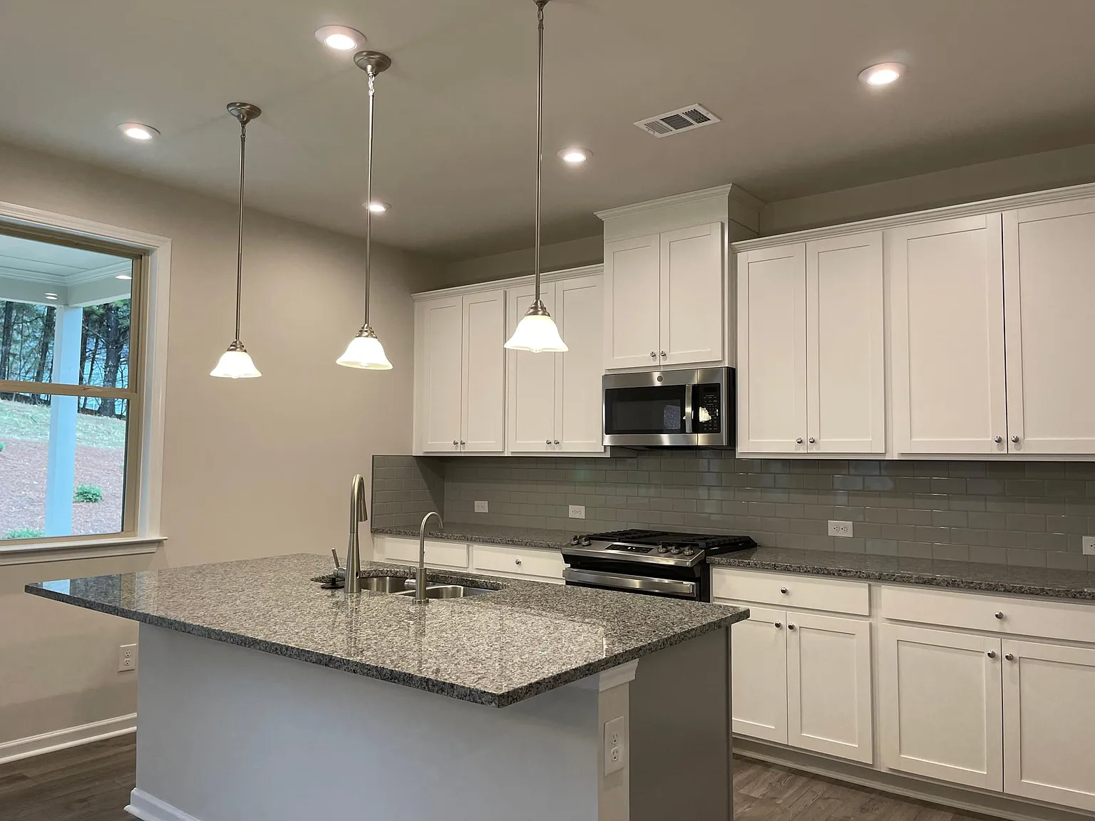 4 bed, 3173 sqft, $2,800 — Photo 3