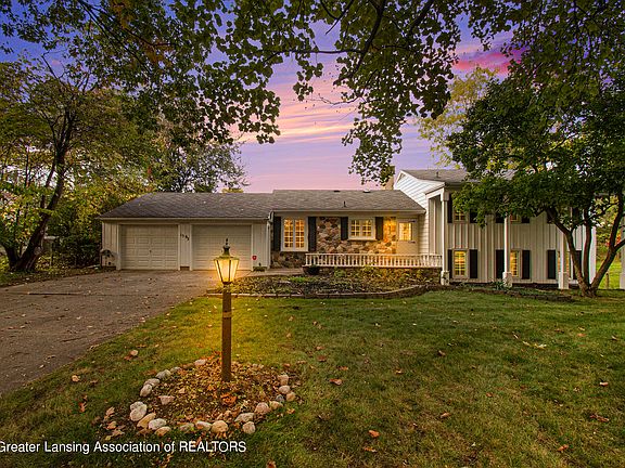 2nd image of 1565 Woodside Dr