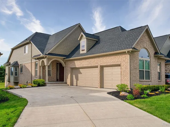 8250 Stoney Creek Dr, South Lyon, MI 48178