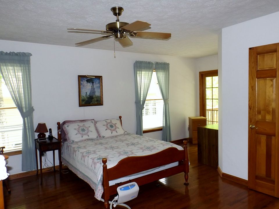 2nd image of 139 Jefferson Ave