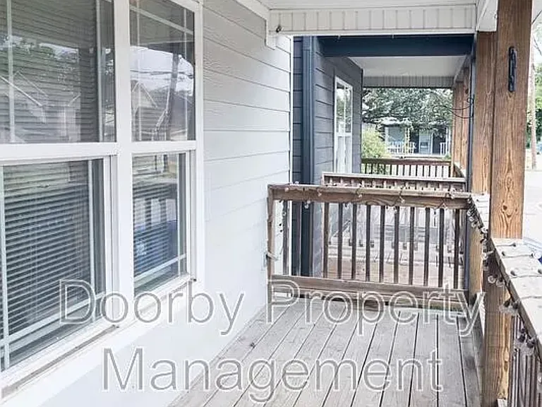 1044 Flynn St — Photo 2