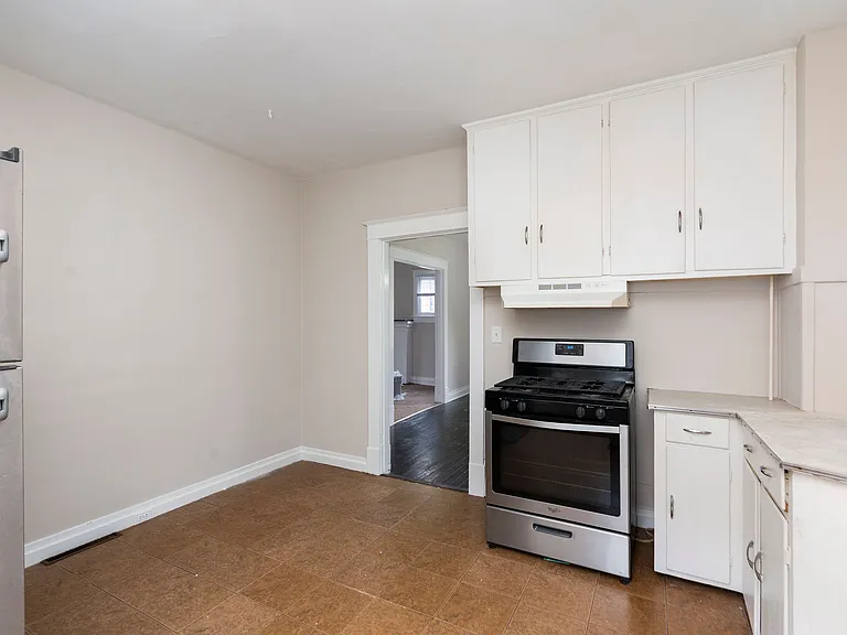 112 Biltmore St — Photo 7