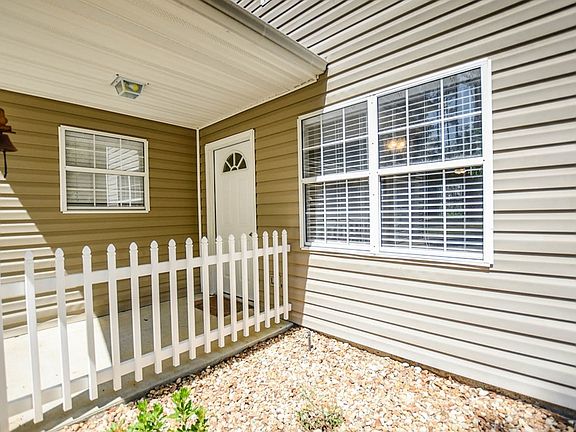 3rd image of 748 Blaine Cir