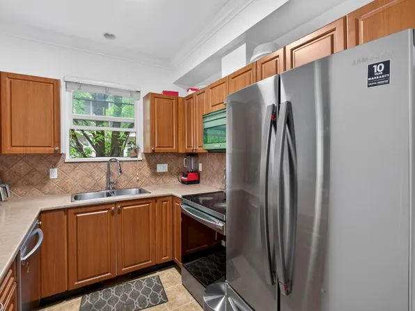 1010 Ewen Ave #25, New Westminster, BC V3M 5C9