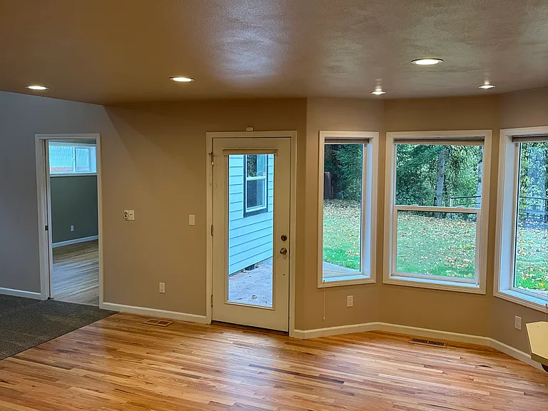 1562 Cougar Ct SW — Photo 4