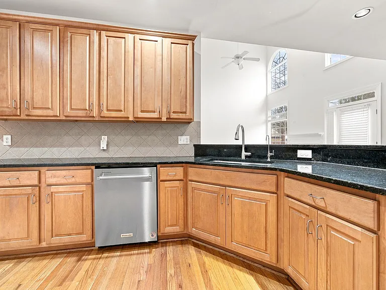 401 Waverly Hills Dr — Photo 10