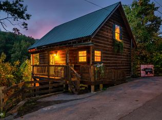 2137 Beach Front Dr, Sevierville, TN 37876