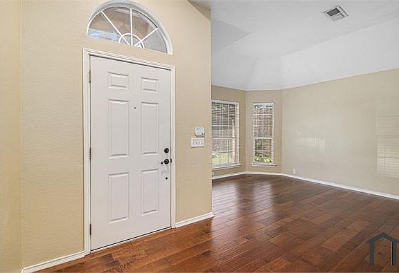4th image of 4721 Park Bend Dr