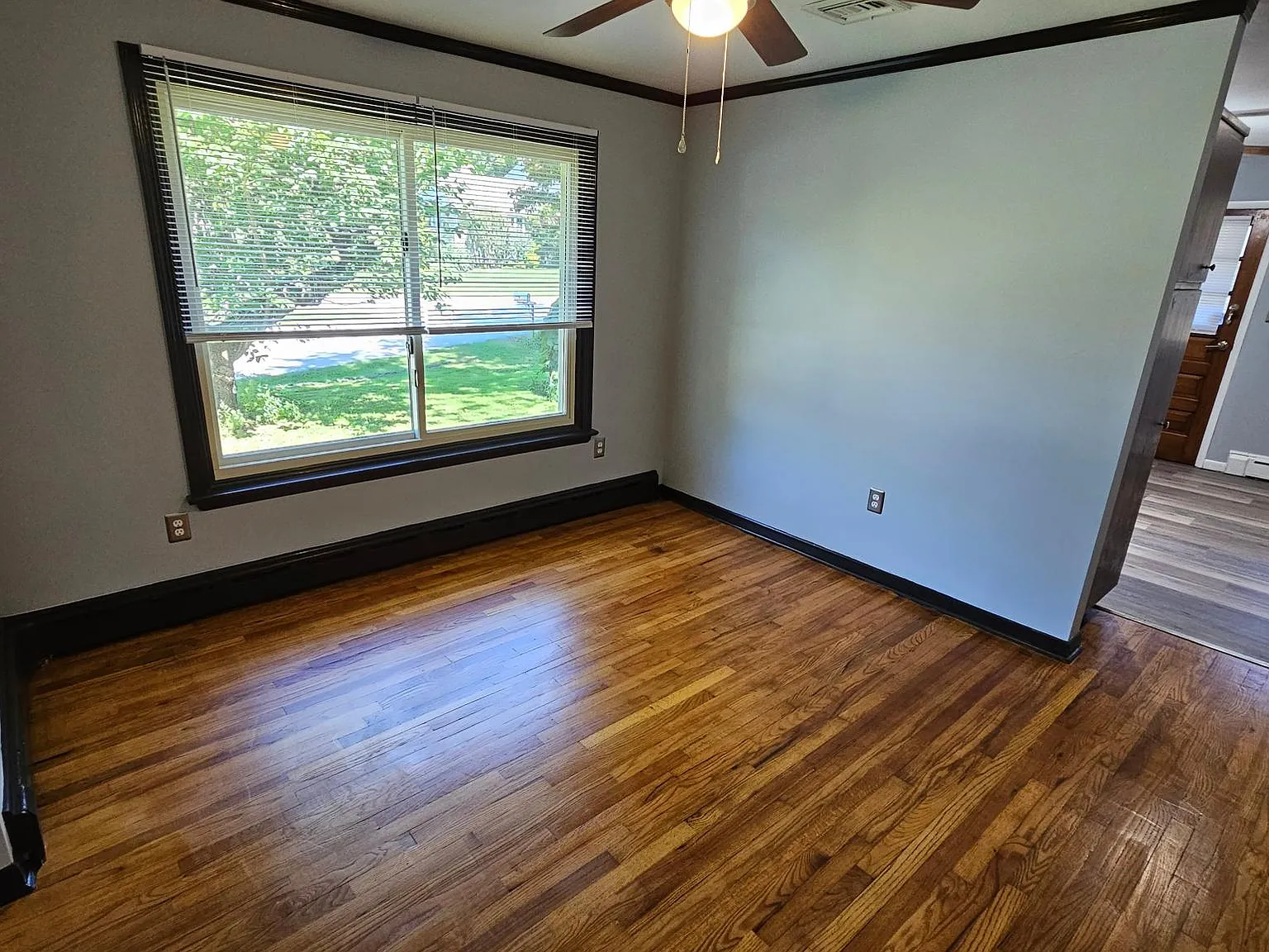 3 bed, 1.5 bath, 1900 sqft, $2,650 — Photo 4
