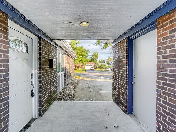 3rd image of 1687 Clayburn Cir