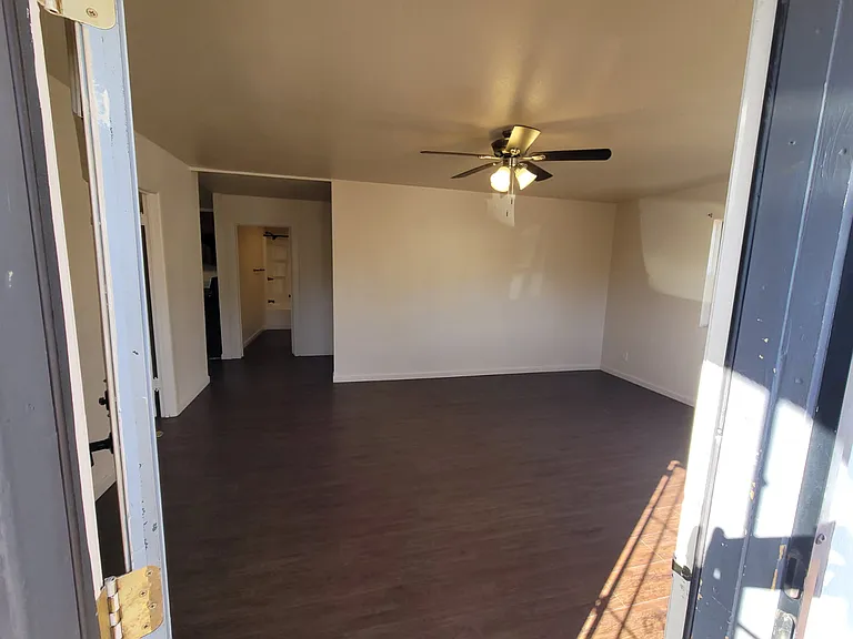 411 E Edison Ave — Photo 6