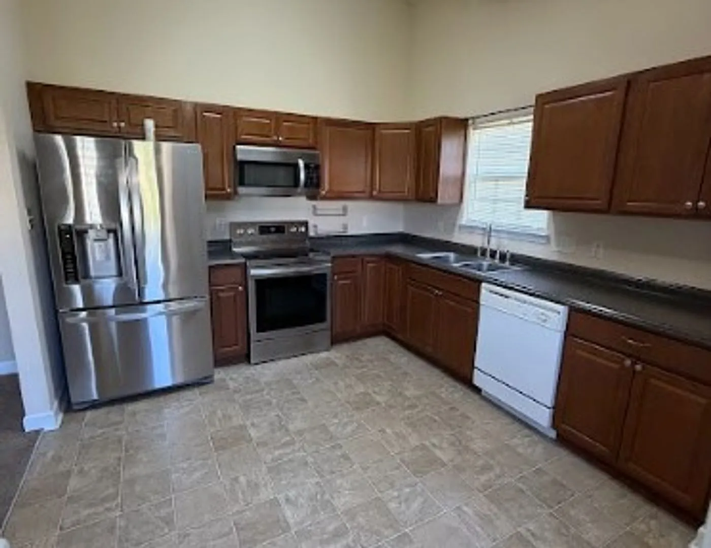 3 BR/2BA | Newly Renovated Single Family Home | Fenced backyard| Community pool! — Photo 4