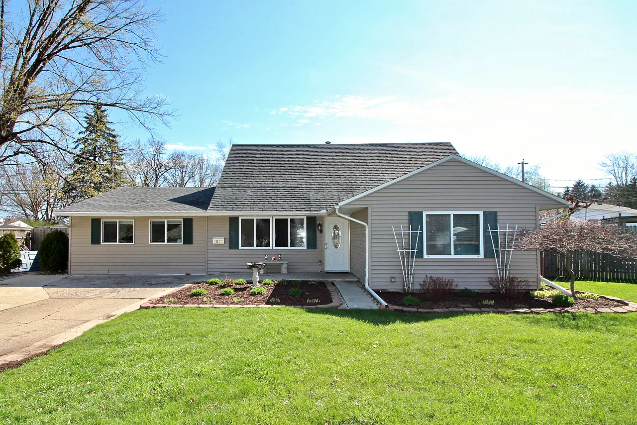 1031 Lones Dr photo 1