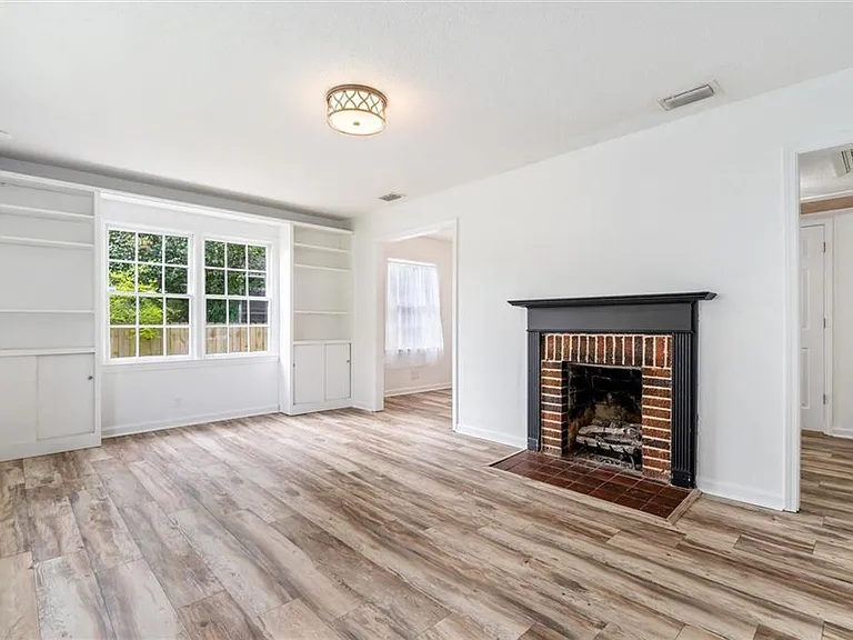 2507 Taylor Ave — Photo 3