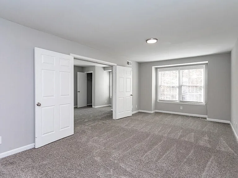 The Avenue Apartments — Photo 17