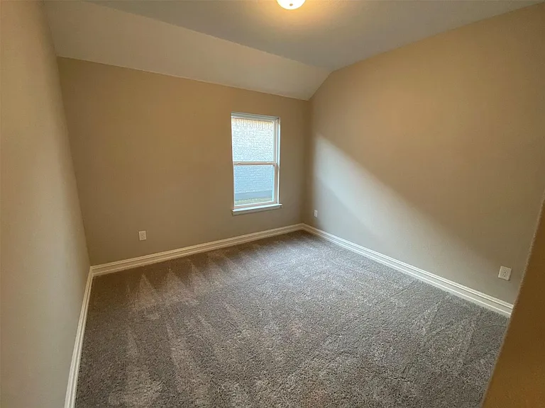 2816 Redbud Ln — Photo 24