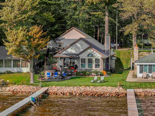 2263 E Lake Mitchell Dr, Cadillac, MI 49601