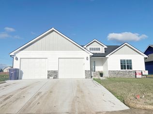 9954 Jasmine Dr, Manhattan, KS 66502