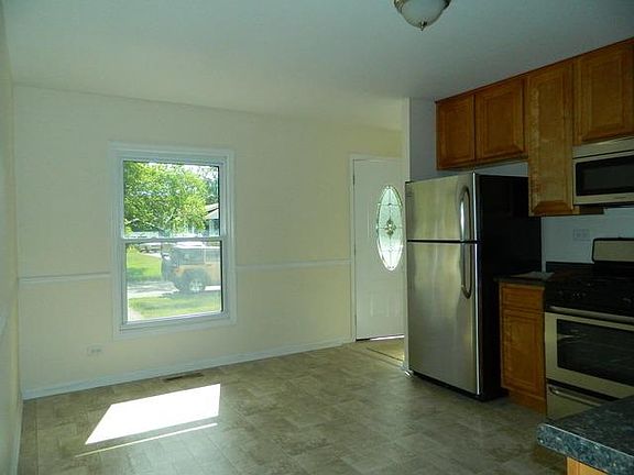 3rd image of 1326 N Pleasant Dr