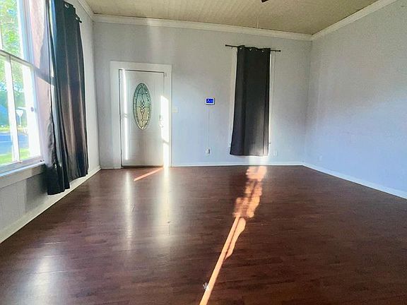 4th image of 709 N Jefferson