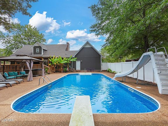 2nd image of 225 Meadow Brook Cir