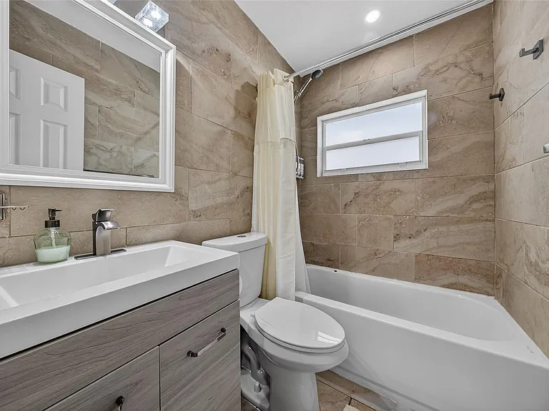 540 NE 59th Ct — Photo 17