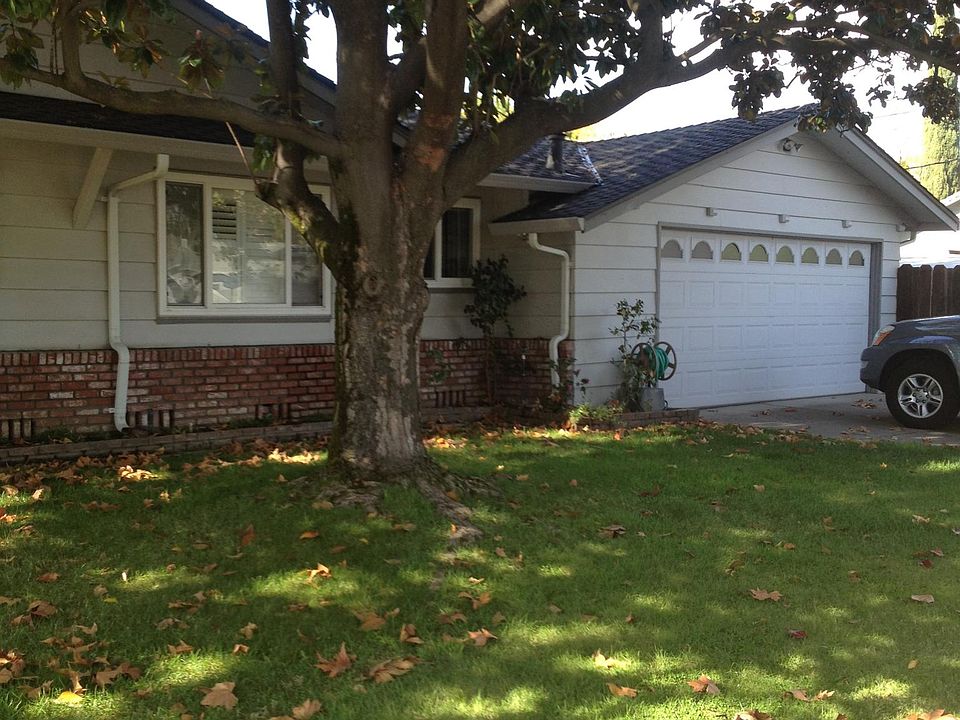 1st image of 11 W Robinhood Dr