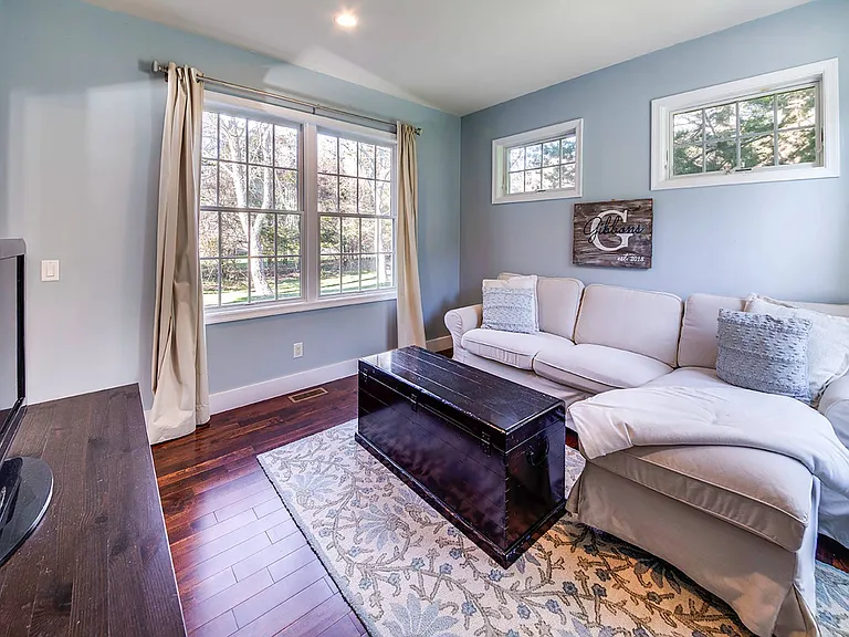 72 Long Ln — Photo 9