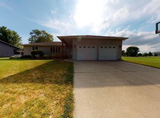 220 Jamestown Rd, Mason City, IA 50401