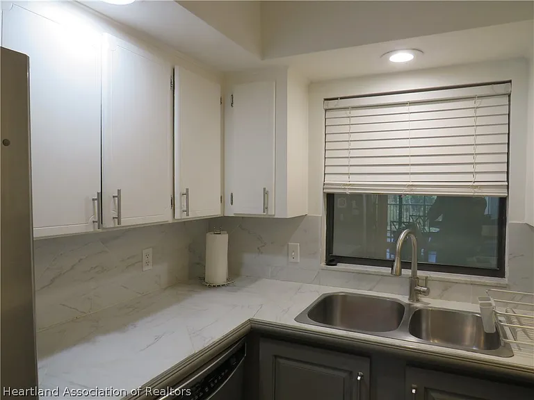 121 Country Club Dr #302 — Photo 19