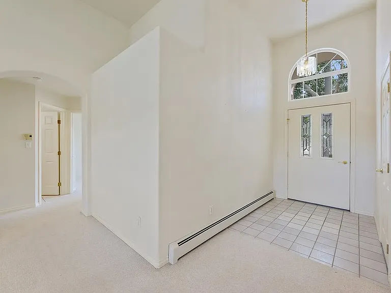 712 E Harbor Cir — Photo 4