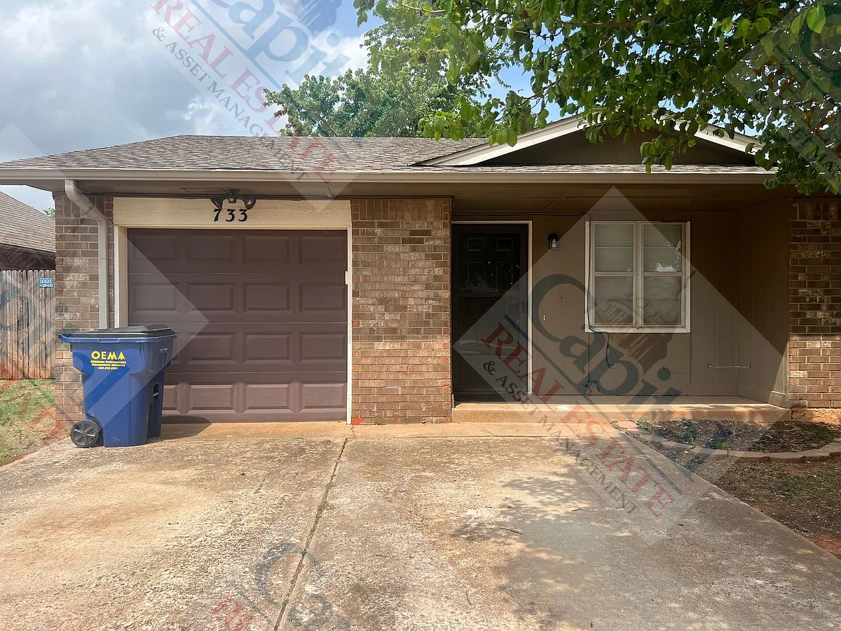 Building Photo - 733 W Perry Dr
