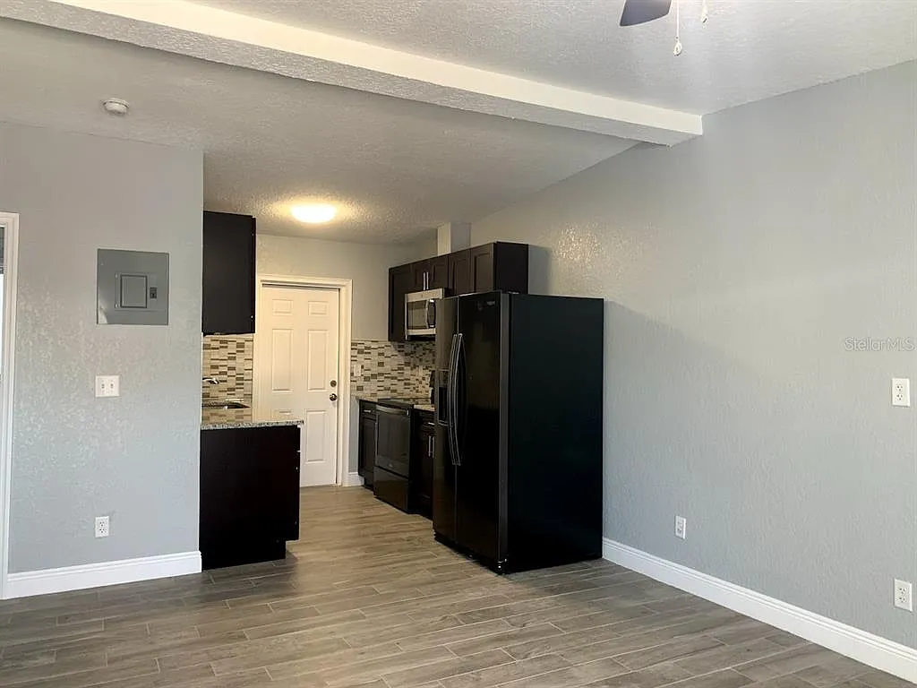 Building Photo - 415 W Lancaster Rd #2