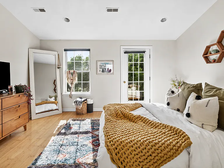 1129 N Orianna St — Photo 15