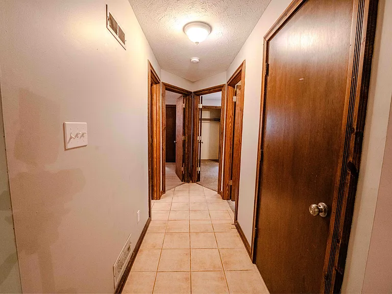 225 Parker Dr — Photo 27