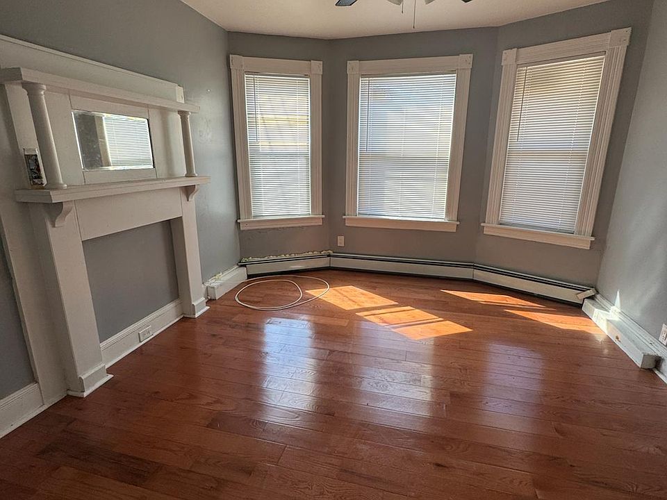1st image of 479 Putnam St #1R