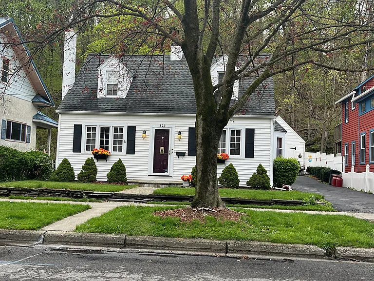 321 Linn St — Photo 43