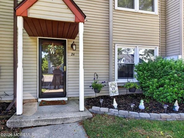 24 Forge Court, Jackson, NJ 08527