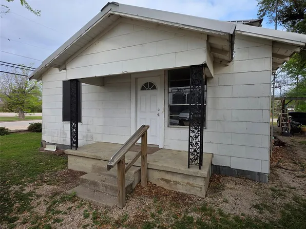 100 N 1st St #C, Thorndale, TX 76577