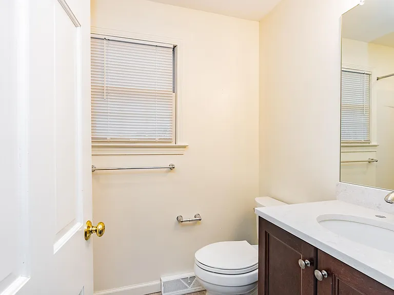 1241 Halladay Ave W — Photo 26