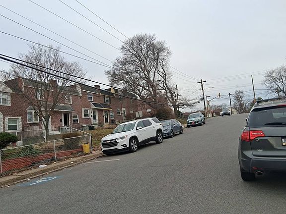 4th image of 727 Grant Rd