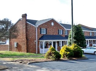 1213 Green Oaks Ln APT D, Charlotte, NC 28205