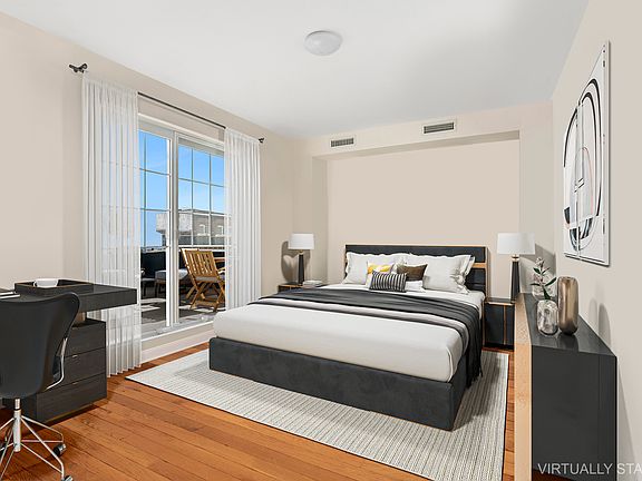 4th image of 720 Manhattan Ave #4