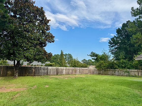 3rd image of 3643 19th Ave NE