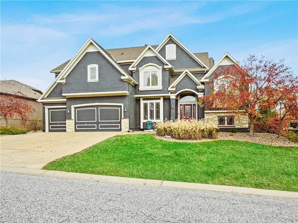 8131 Bittersweet Dr, Lenexa, KS 66220