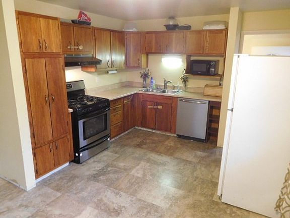 2nd image of 1151 Davis St