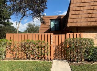 2566 Camelot Ct, Hollywood, FL 33026