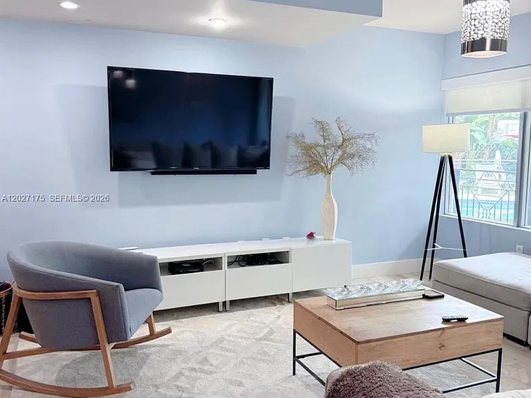 2135 Washington Ct #7 — Photo 1