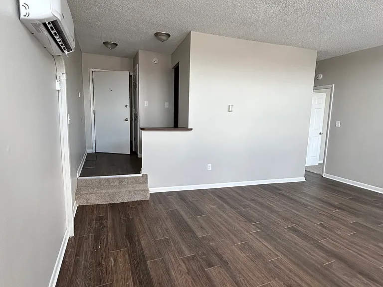1 bed 1 bath - Living room - In School House